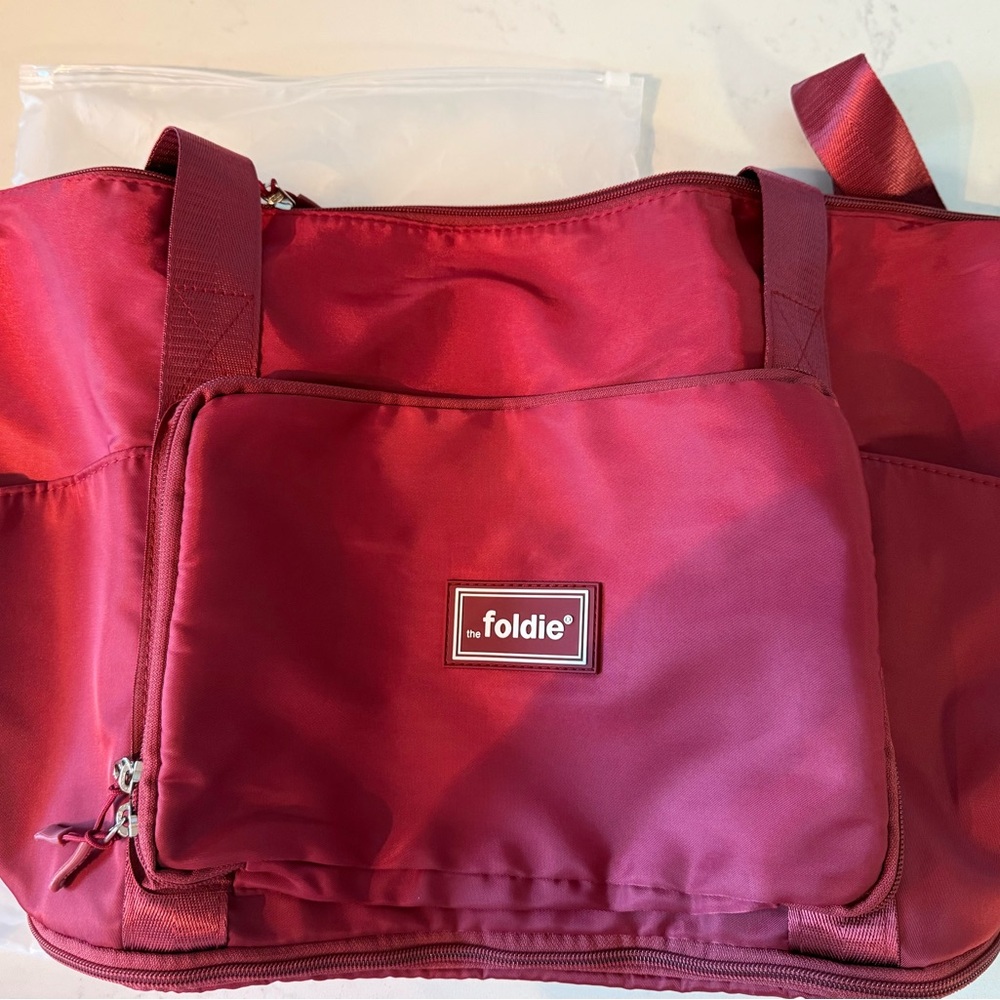 Foldie Versatile Crossbody Bag with Multiple Features.